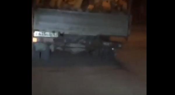 Грузовик на пробитых колесах рассекал по улицам Кисловодска: видео